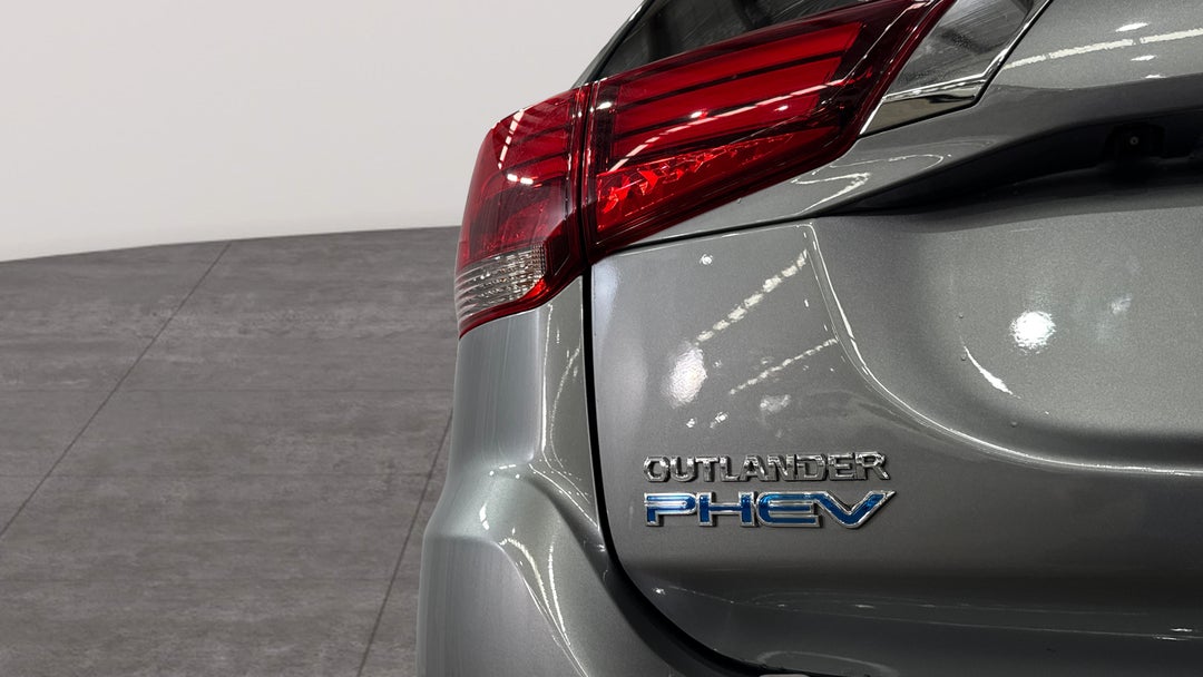 2020 Mitsubishi Outlander Phev Exceed 5 Seat (AWD), Automatic, 84513 km, Badge (Boot Left Side)