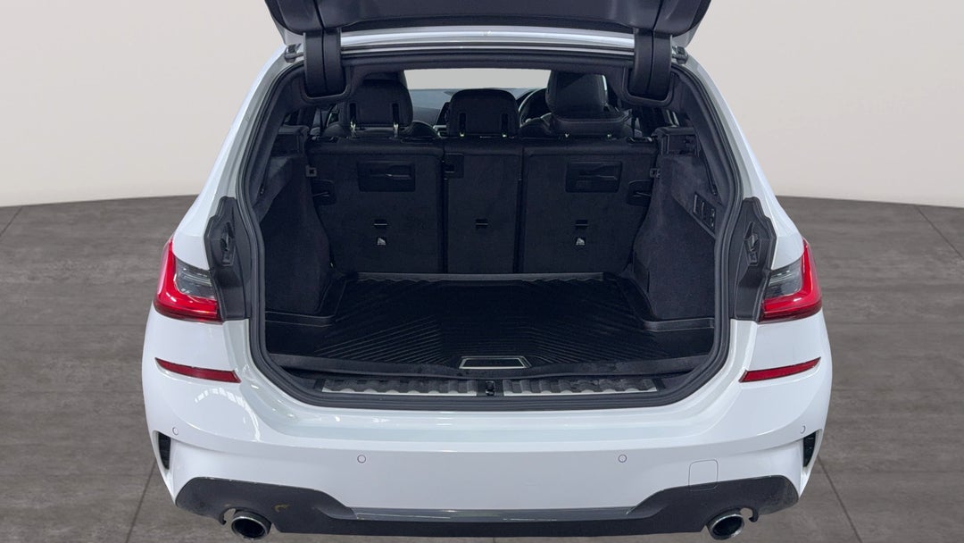 2020 BMW 3 30i Touring M Sport, Automatic, 43250 km, Boot Inside View