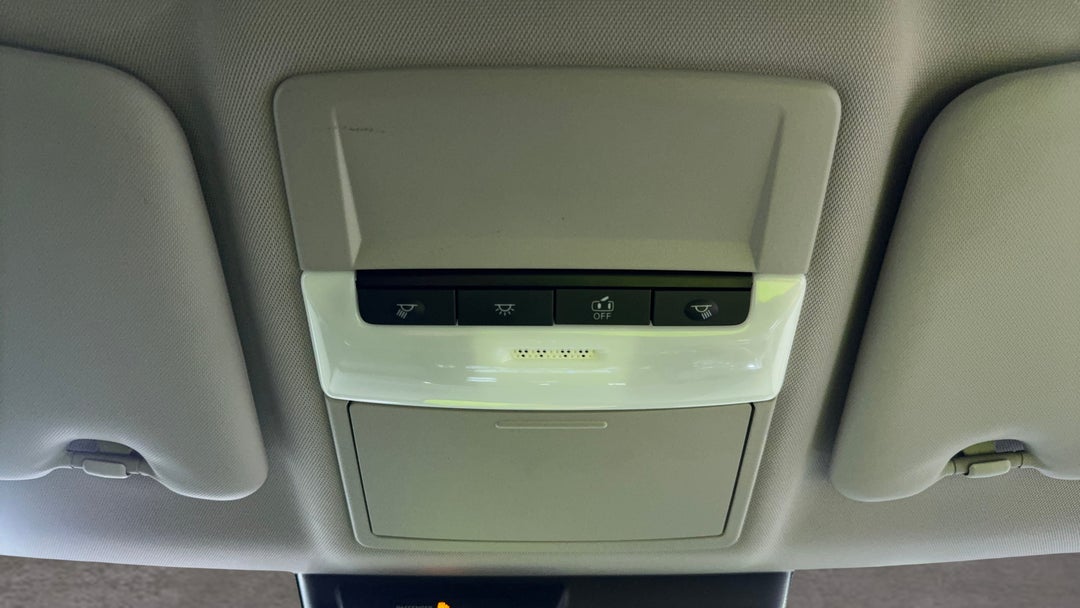 On-Roof Controls/Sunglass holder