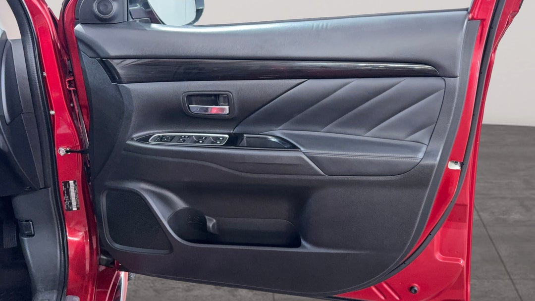 2017 Mitsubishi Outlander Exceed Phev, Automatic, 149436 km, Speaker View