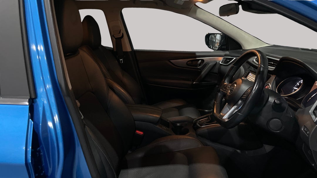2017 Nissan Qashqai St-l, Automatic, 151809 km, Right Side Front Door Cabin View