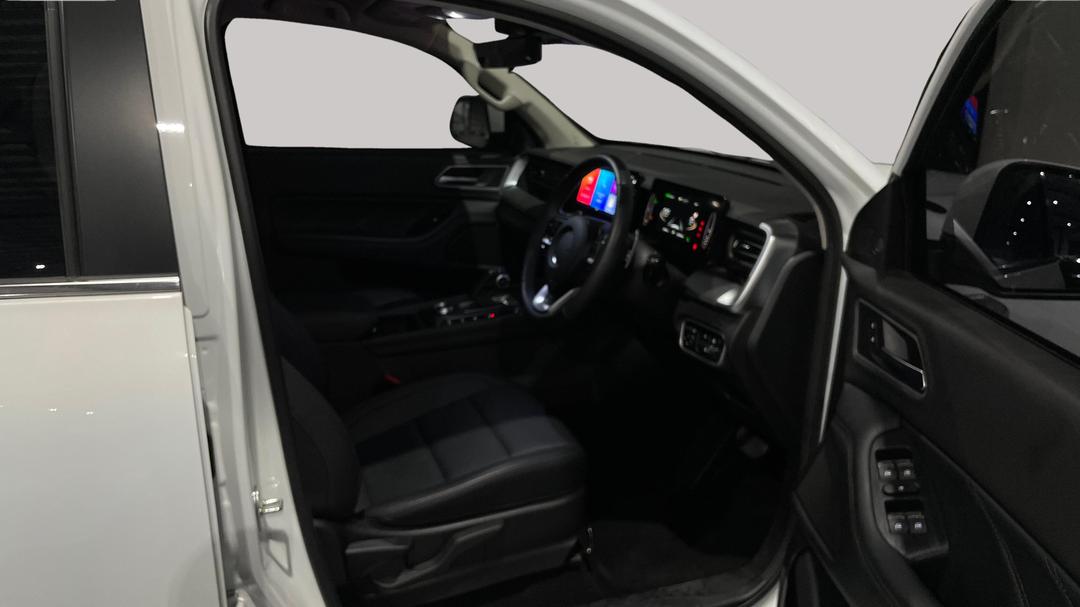 2025 GWM Cannon Lux (4x4), Automatic, 8742 km, Right Side Front Door Cabin View