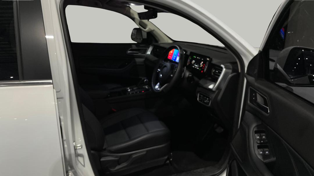 2025 GWM Cannon Lux (4x4), Automatic, 8742 km, Right Side Front Door Cabin View