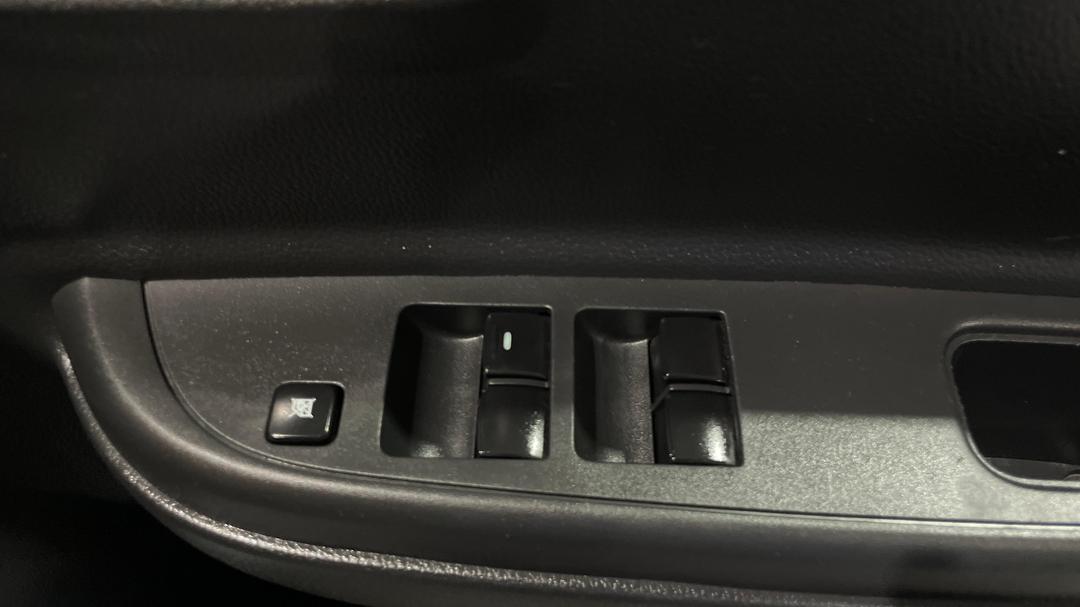 2022 Mitsubishi Triton Glx-r (4x4), Automatic, 48228 km, Drivers Side Door Panel Controls