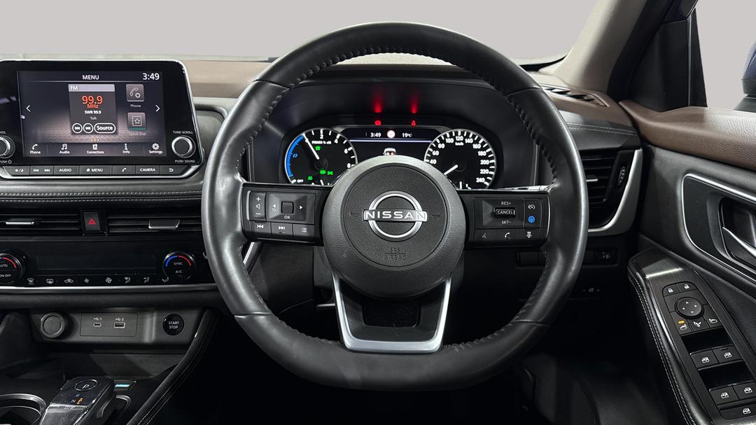 2023 Nissan X-trail St-l (4WD) E-power (hybrid), Automatic, 11977 km, Steering Wheel Close-up