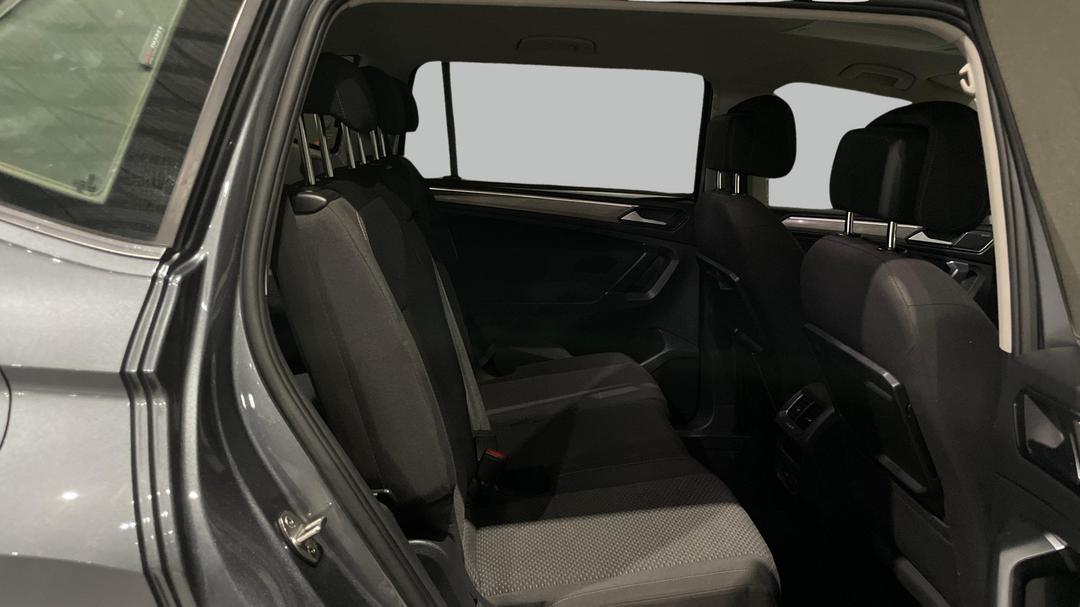 2018 Volkswagen Tiguan 110 Tdi Comfortline, Automatic, 85903 km, Right Side Rear Door Cabin View