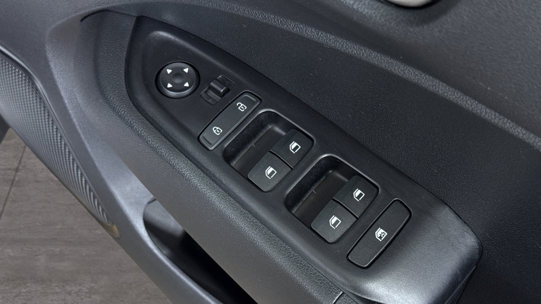 2024 Hyundai Venue Venue, Automatic, 3624 km, Drivers Side Door Panel Controls