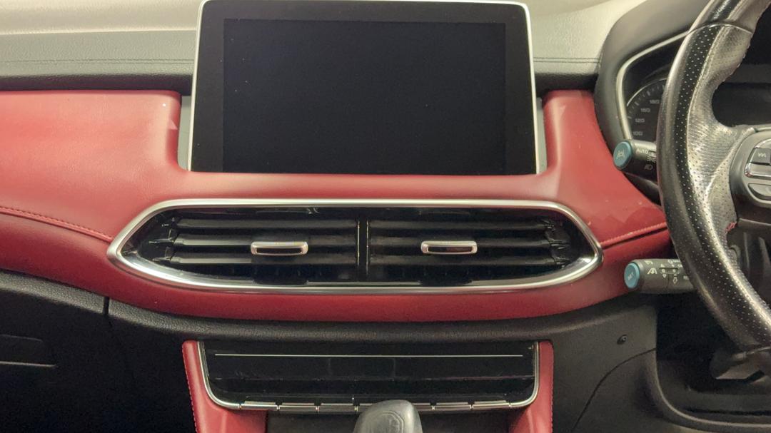 2020 MG HS Essence Anfield Edition, Automatic, 94135 km, Center Console
