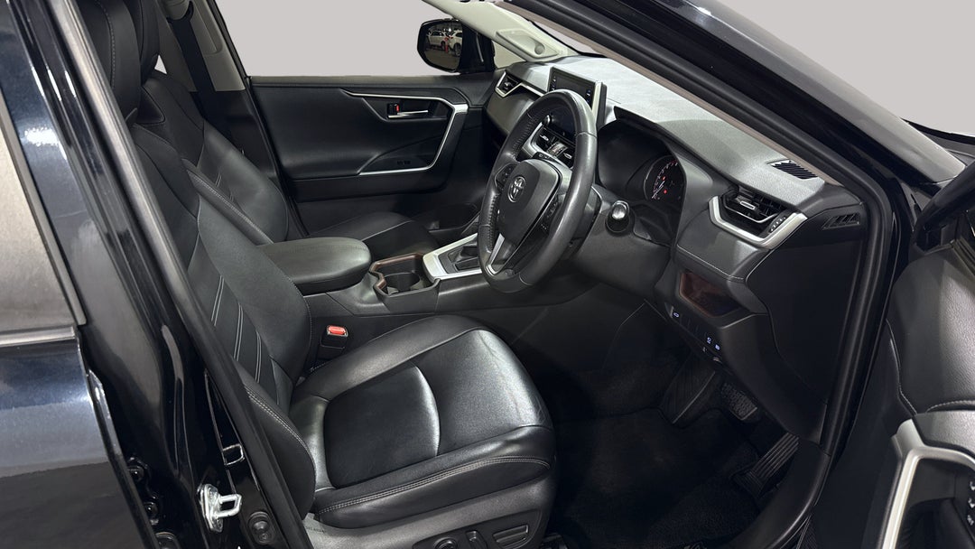 2021 Toyota RAV4 Cruiser (2WD), Automatic, 101962 km, Right Side Front Door Cabin View