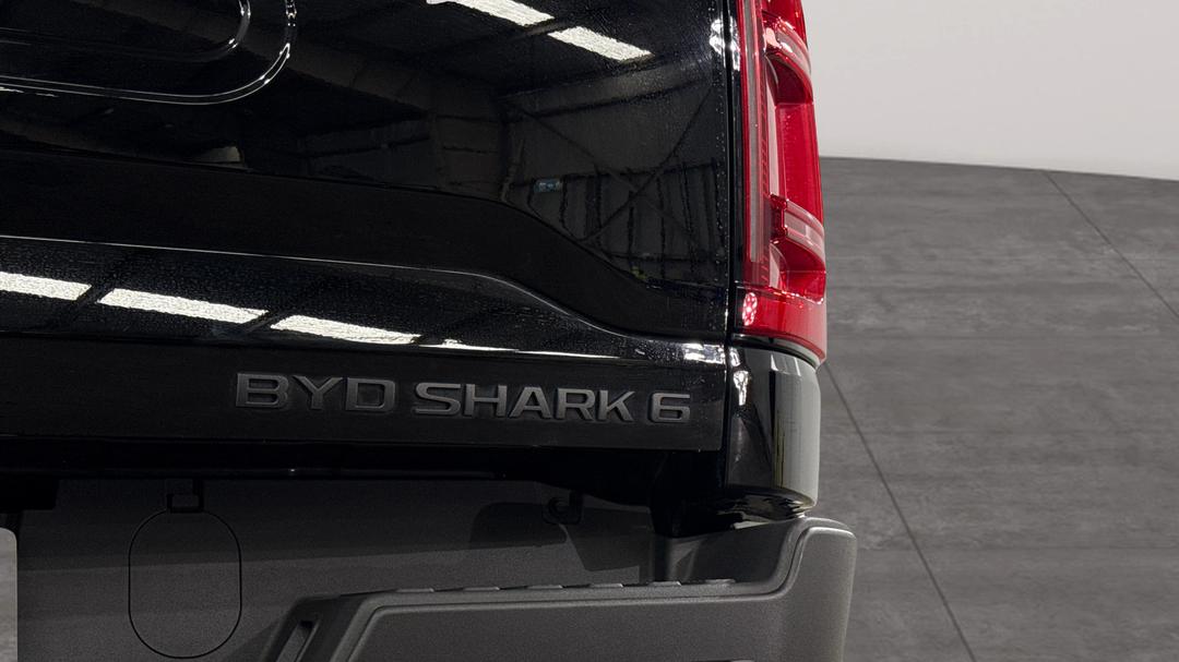 2025 Byd Shark 6 Dual Motor Premium, Automatic, 19659 km, Badge (Boot Right Side)