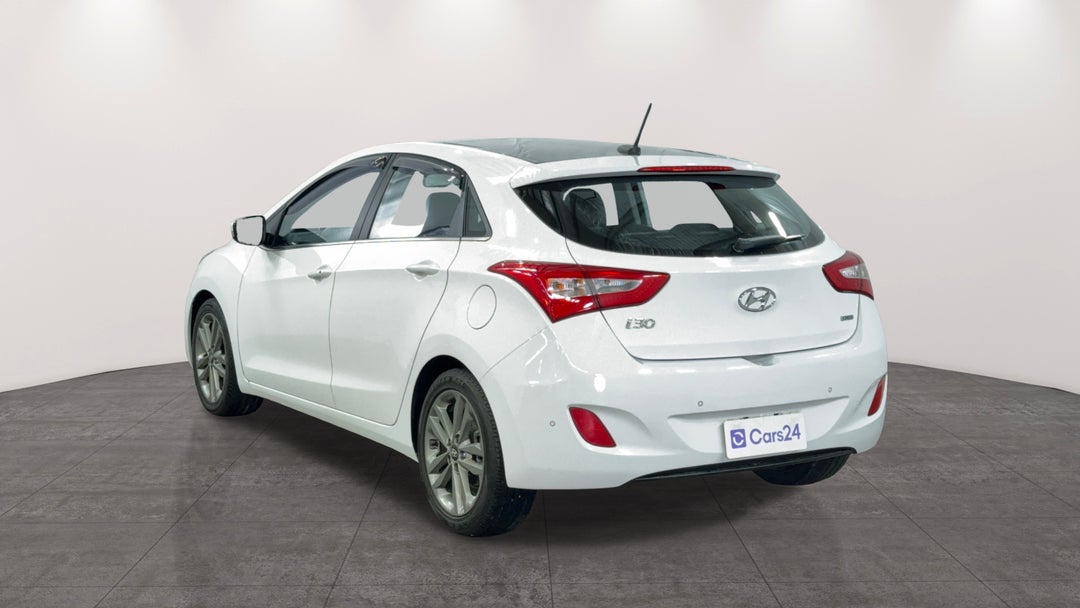 Left Back Diagonal (45- Degree) View