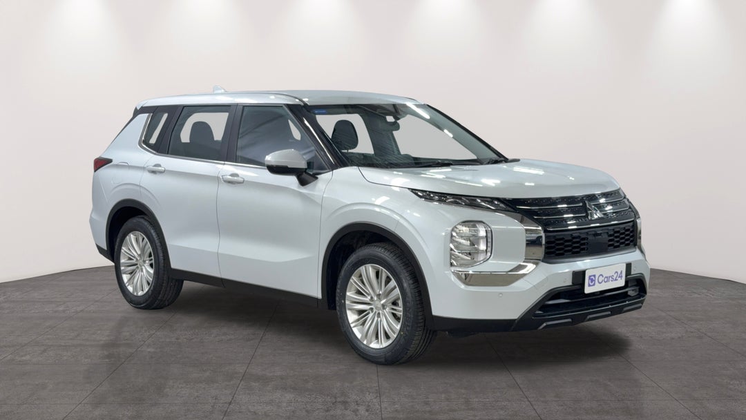 2024 Mitsubishi Outlander Es 5 Seat (2WD), Automatic, 49901 km, Right Front Diagonal (45- Degree) View