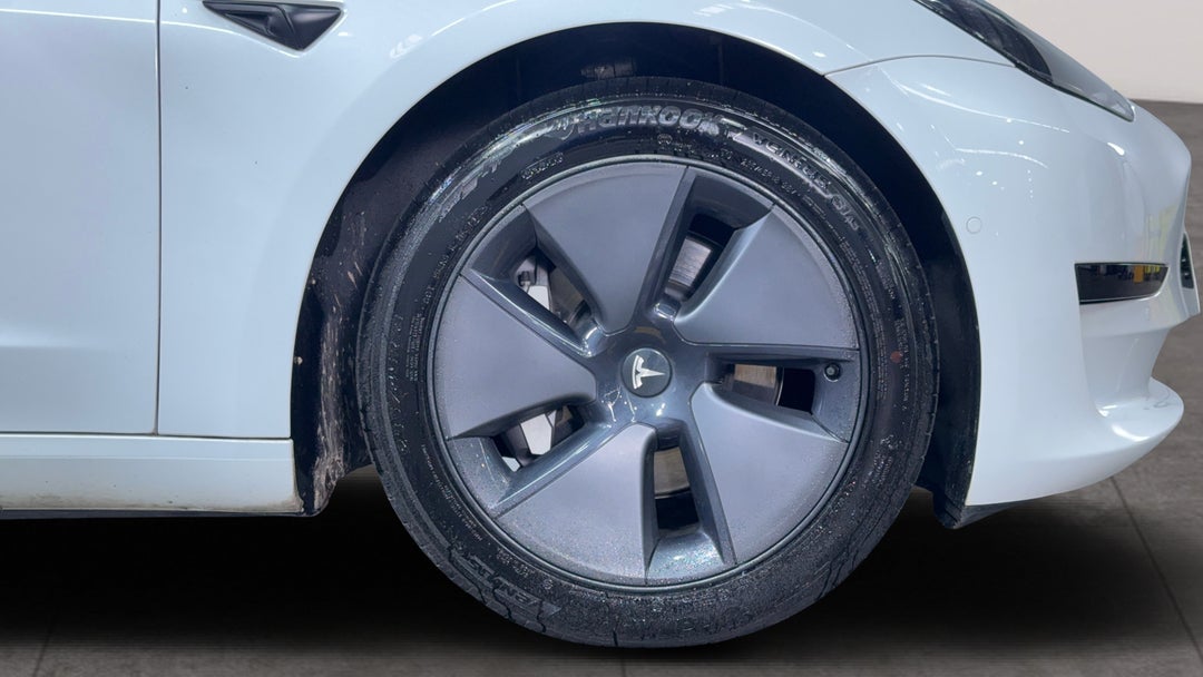 2021 Tesla Model 3 Standard Range Plus RWD, Automatic, 56712 km, Right Front Wheel