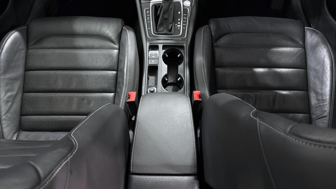 2019 Volkswagen Golf 110 Tsi Highline, Automatic, 81660 km, Center Console