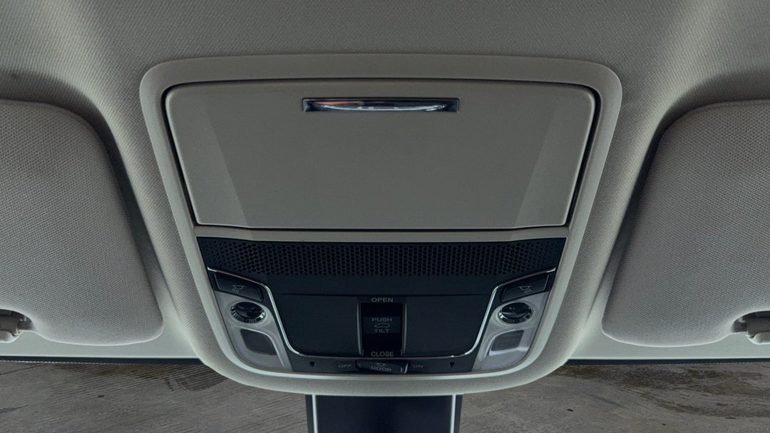 On-Roof Controls/Sunglass holder