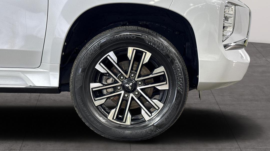 2021 Mitsubishi Pajero Sport Gls (4x4) 7 Seat, Automatic, 71687 km, Right Front Wheel
