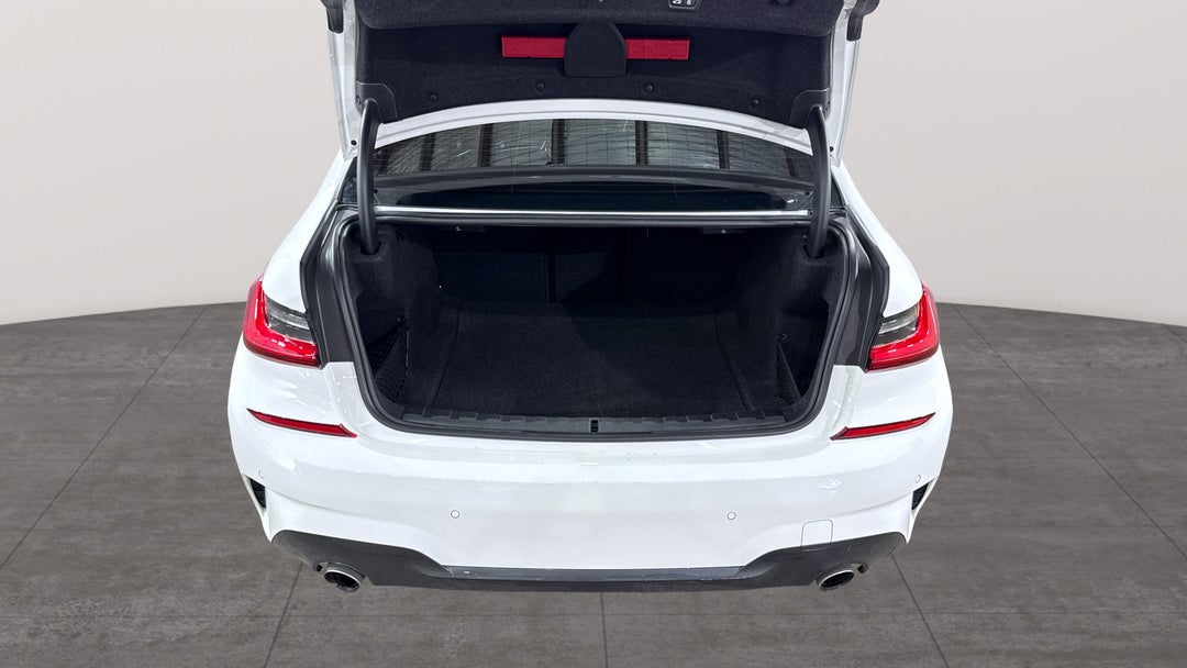 2021 BMW 3 20i M Sport, Automatic, 83359 km, Boot Inside View