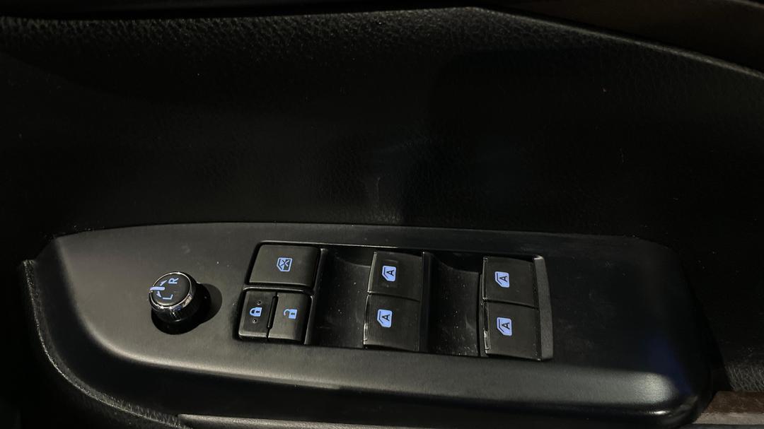 2016 Toyota Kluger Grande (4x4), Automatic, 104656 km, Drivers Side Door Panel Controls