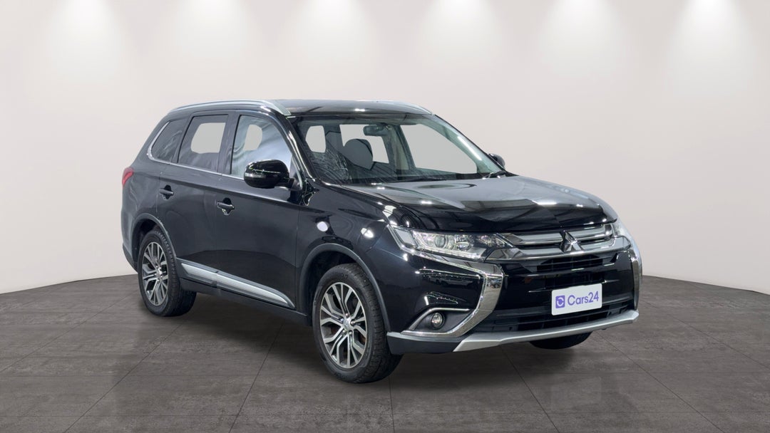 2016 Mitsubishi Outlander Ls (4x2), Automatic, 146446 km, Right Front Diagonal (45- Degree) View