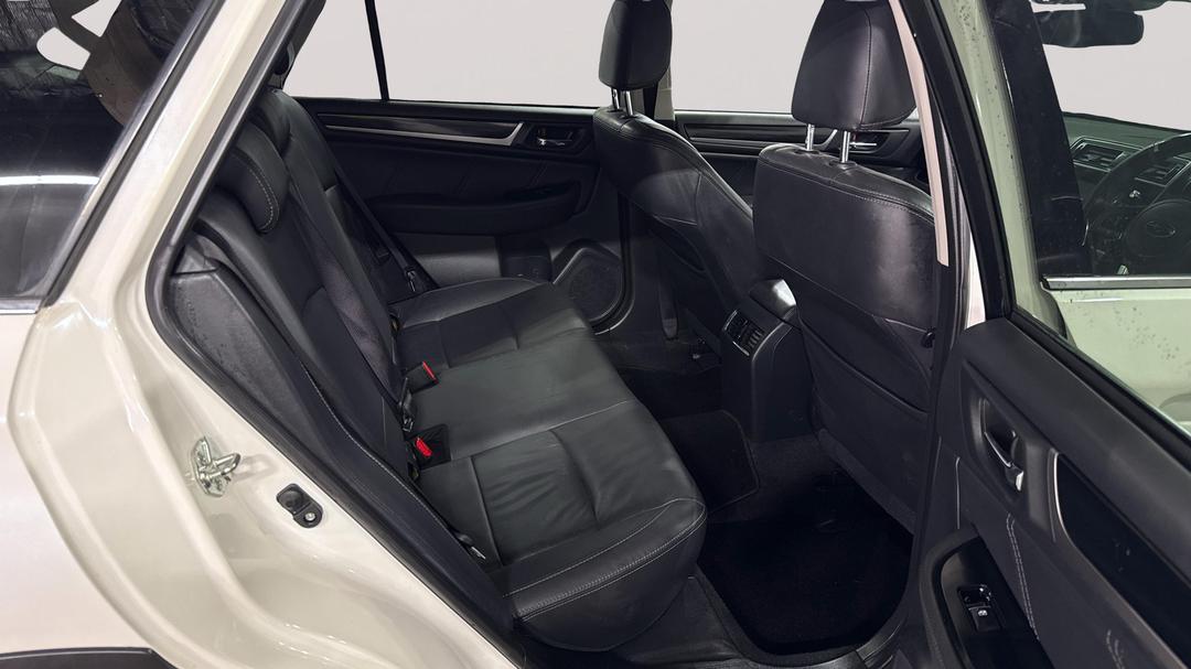 2016 Subaru Outback 2.5i Premium AWD, Automatic, 119746 km, Right Side Rear Door Cabin View