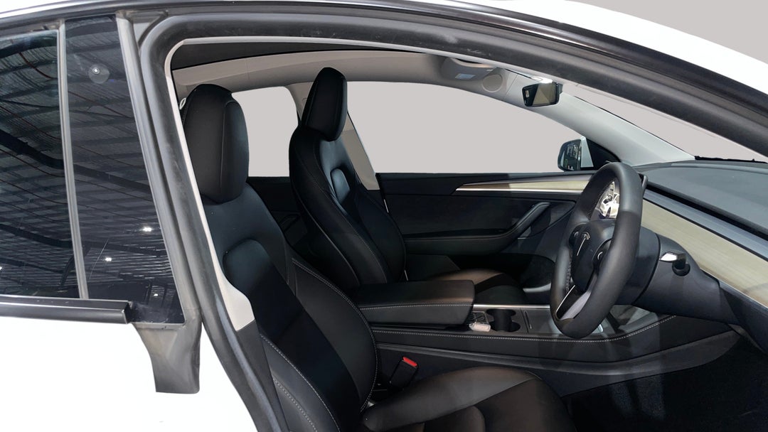 2023 Tesla Model Y Performance, Automatic, 32376 km, Right Side Front Door Cabin View