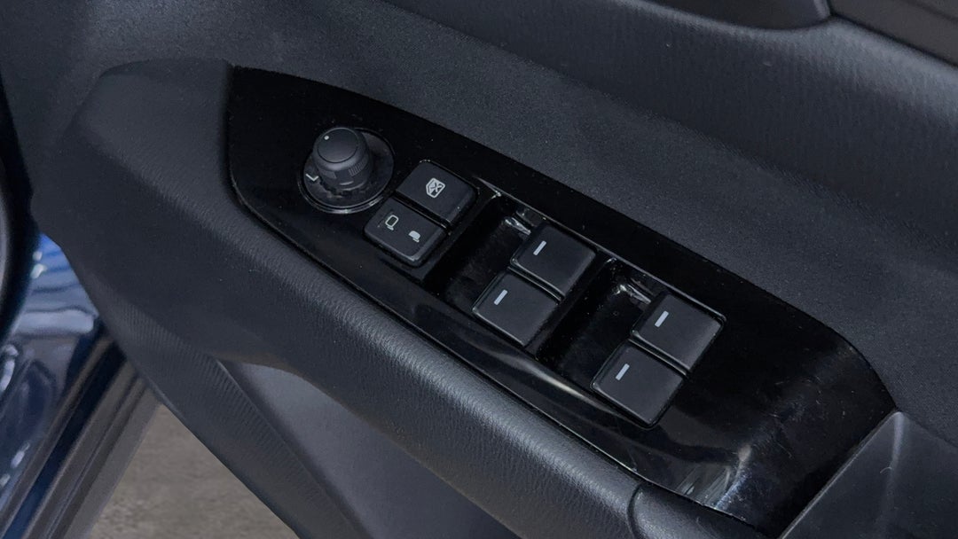 2024 Mazda CX-5 G20 Maxx (FWD), Automatic, 33663 km, Drivers Side Door Panel Controls