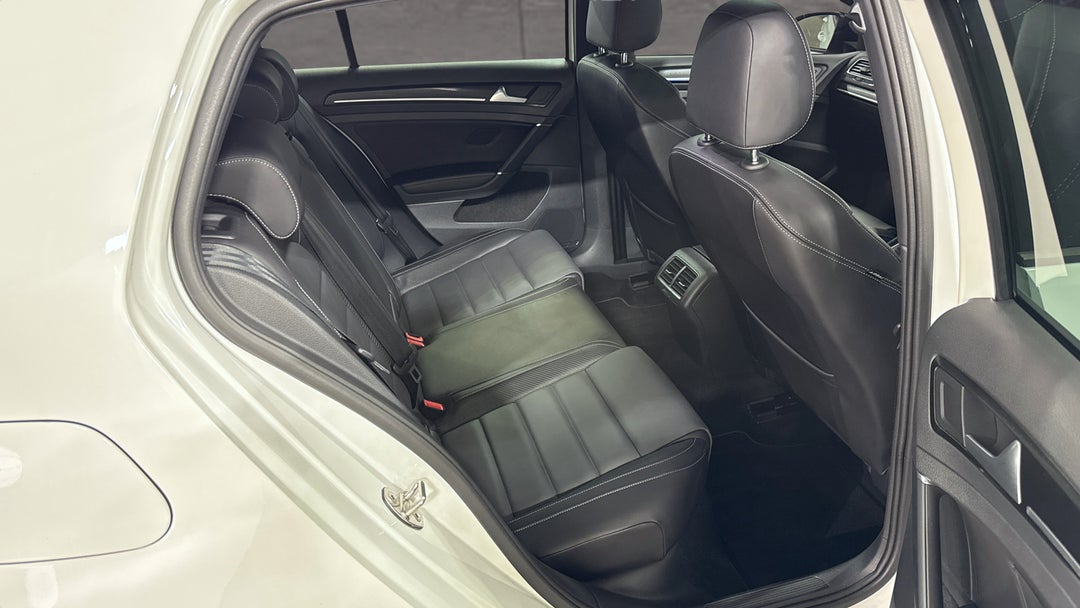 2020 Volkswagen Golf R, Automatic, 45290 km, Right Side Rear Door Cabin View