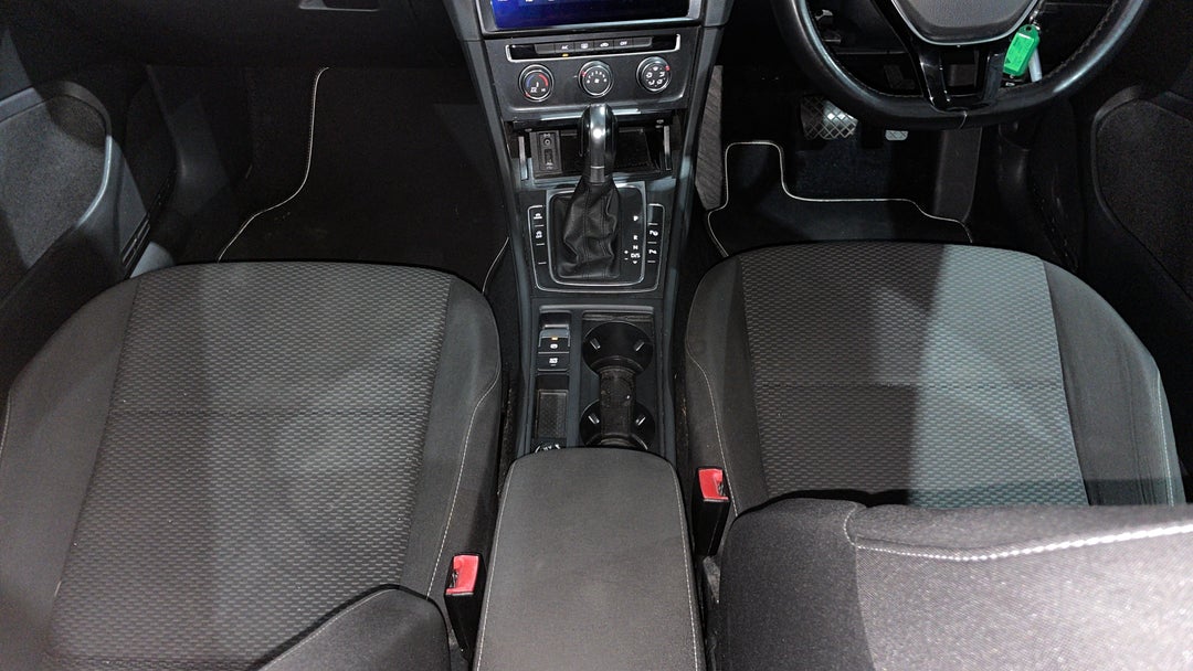 2018 Volkswagen Golf 110 Tsi Trendline, Automatic, 103584 km, Center Console