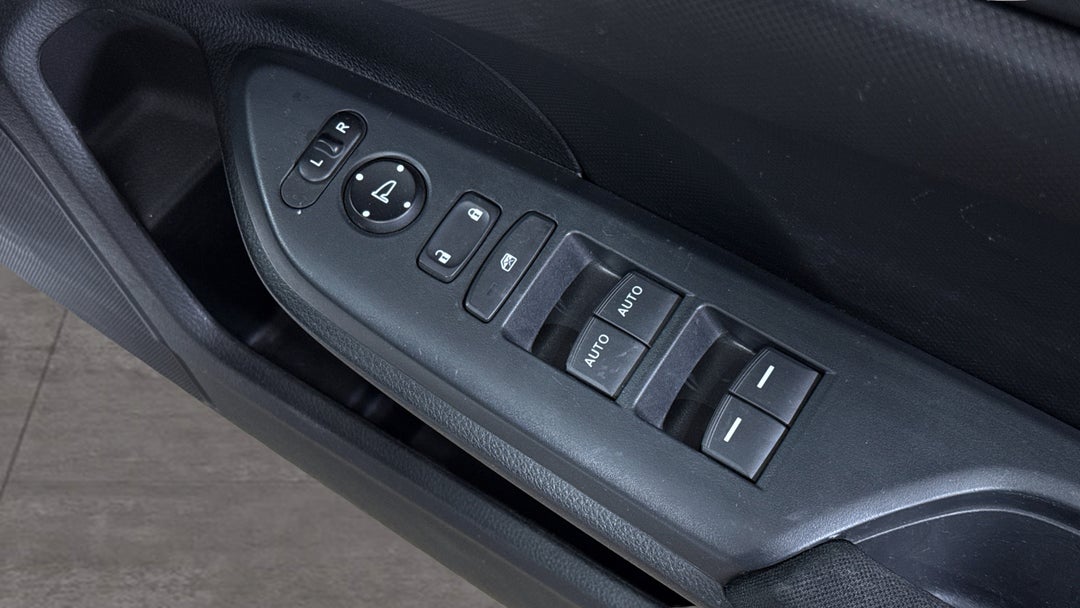 2019 Honda Civic Vti, Automatic, 84739 km, Drivers Side Door Panel Controls