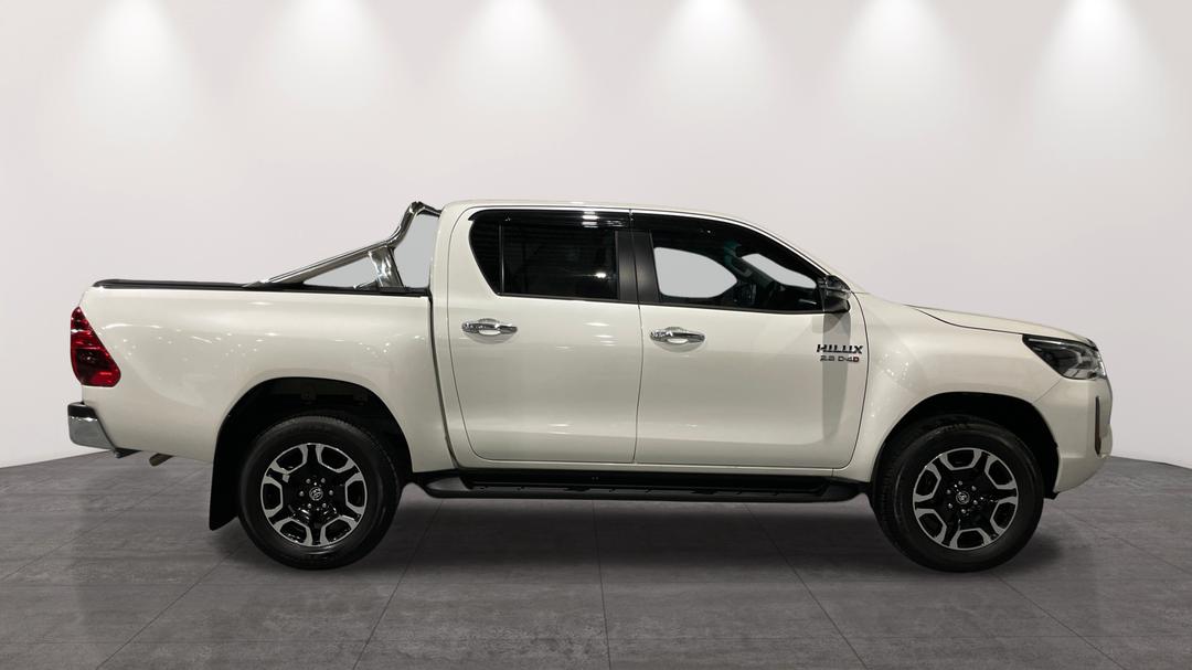 2022 Toyota Hilux Sr5 (4x4), Automatic, 31853 km, Right Side View