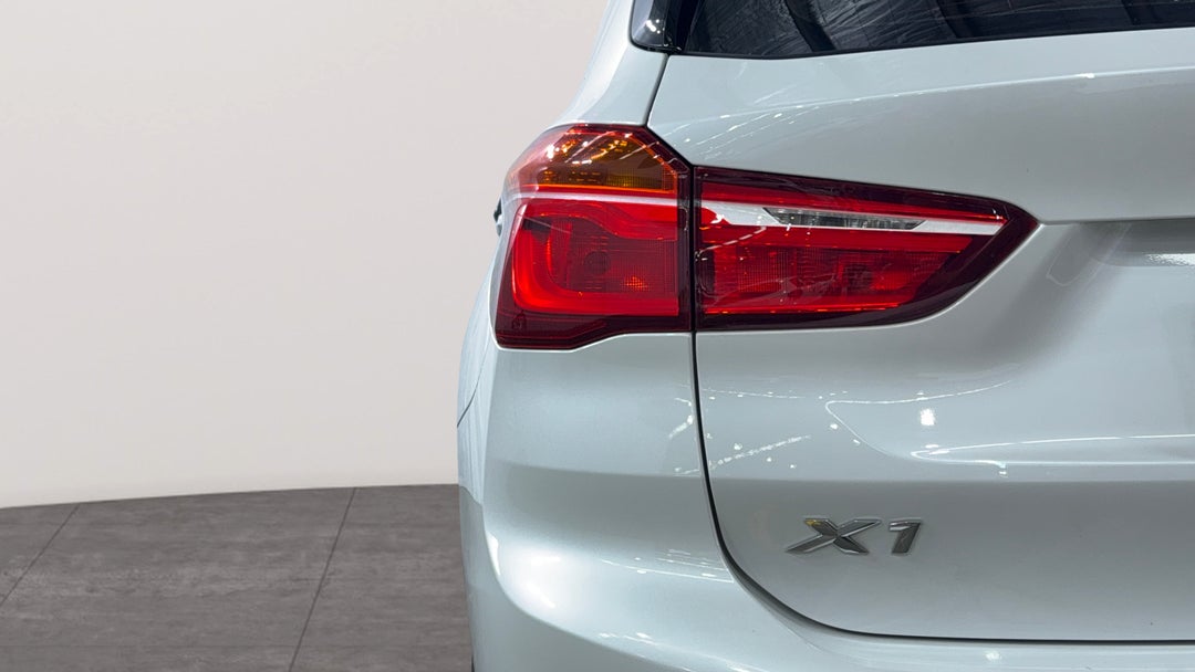 2018 BMW X1 Xdrive 25i, Automatic, 82620 km, Badge (Boot Left Side)