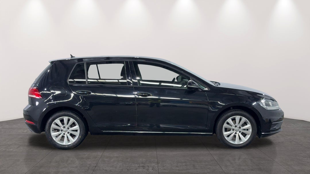 2017 Volkswagen Golf 110 Tsi Trendline, Automatic, 67351 km, Right Side View