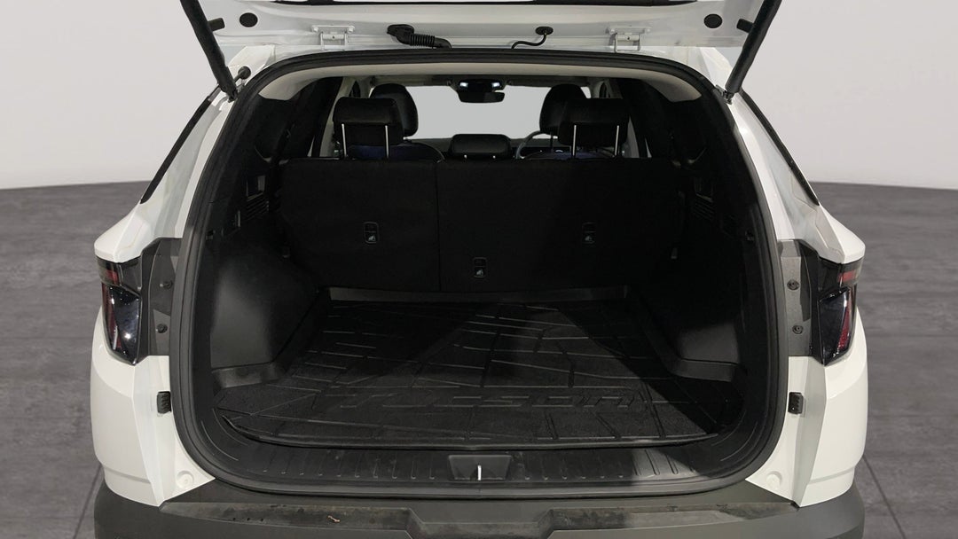 2025 Hyundai Tucson Premium Hybrid (AWD), Automatic, 10997 km, Boot Inside View