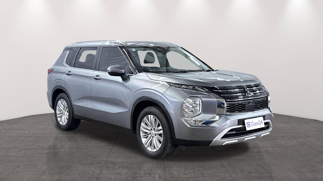 2023 Mitsubishi Outlander Ls 7 Seat (2WD), Automatic, 59322 km, Right Front Diagonal (45- Degree) View