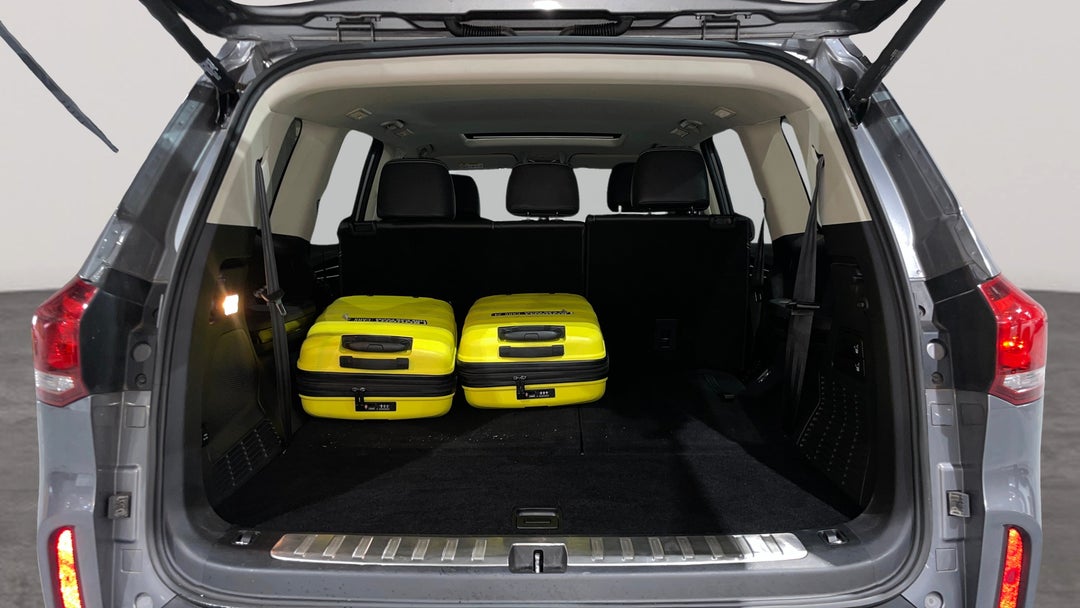 2022 LDV D90 Executive (2WD), Automatic, 62278 km, Boot Inside View with Luggage