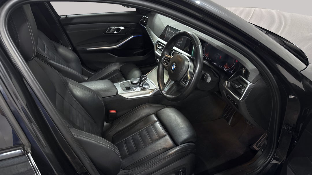 2021 BMW 3 30i M Sport, Automatic, 58055 km, Right Side Front Door Cabin View