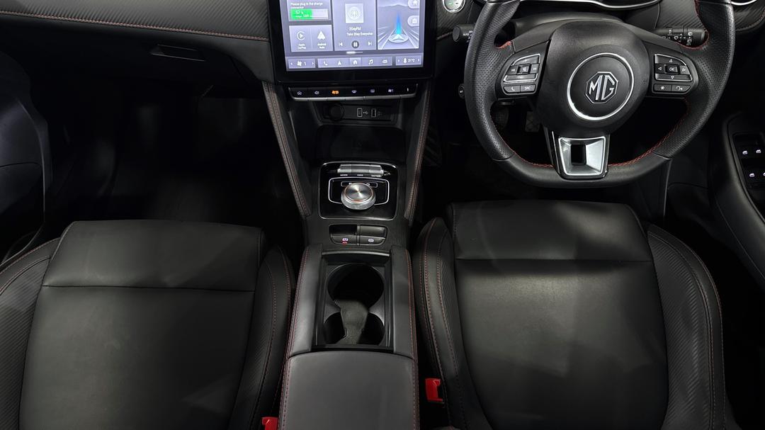 2022 MG ZS EV Essence, Automatic, 10996 km, Center Console