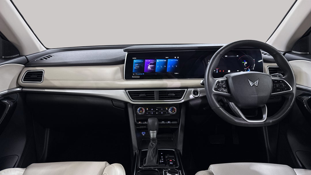 2024 Mahindra Xuv700 Ax7l, Automatic, 8513 km, Dashboard View