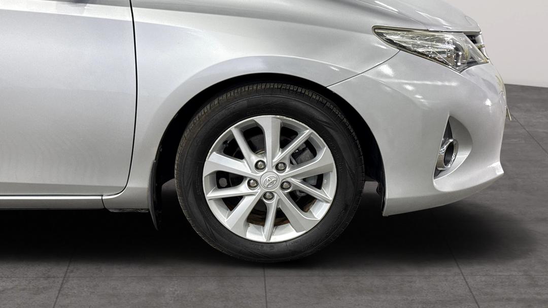 2014 Toyota Corolla Ascent Sport, Automatic, 87517 km, Right Front Wheel