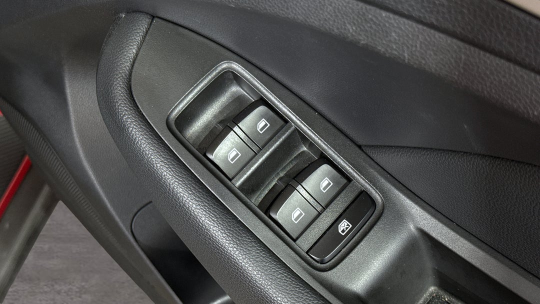 2022 MG ZS Excite, Automatic, 33315 km, Drivers Side Door Panel Controls