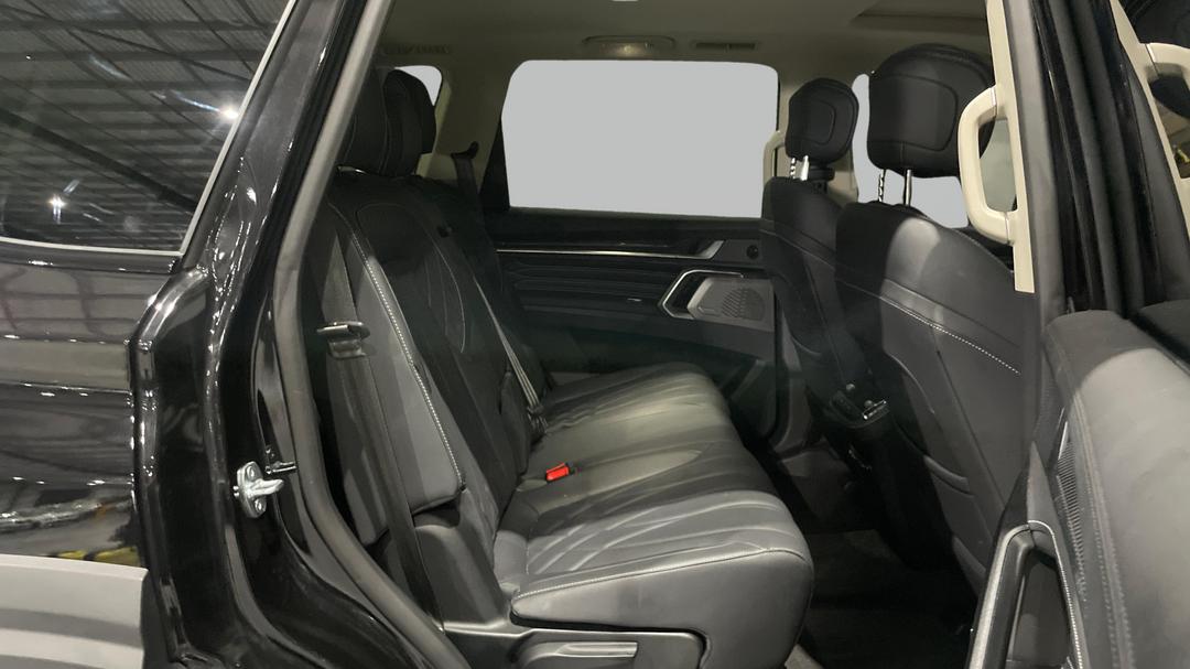 2025 LDV D90 Executive (4WD), Automatic, 19232 km, Right Side Rear Door Cabin View