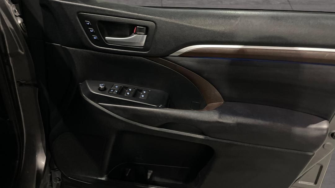2016 Toyota Kluger Grande (4x4), Automatic, 104656 km, Speaker View