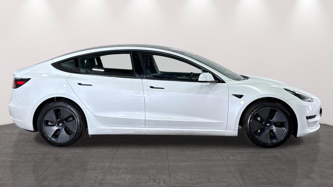 2022 Tesla Model 3 Rear-wheel Drive, Automatic, 43842 km, Right Side View