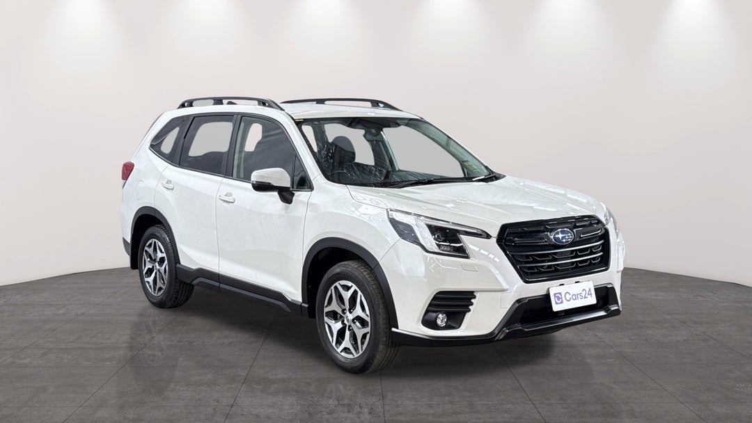2024 Subaru Forester 2.5i (AWD), Automatic, 39202 km, Right Front Diagonal (45- Degree) View