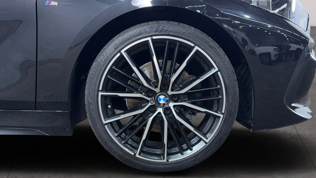 2019 BMW 1 18i M Sport, Automatic, 45275 km, Right Front Wheel