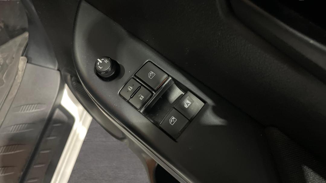 2017 Toyota Hilux Workmate, Manual, 97440 km, Drivers Side Door Panel Controls