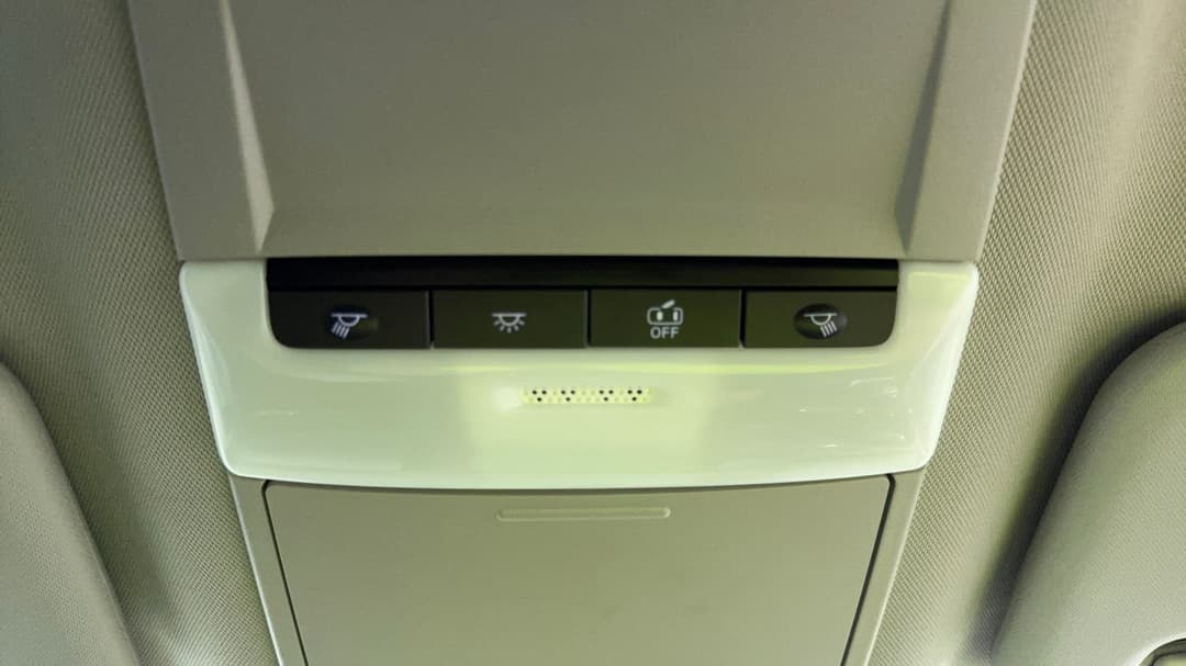 On-Roof Controls/Sunglass holder