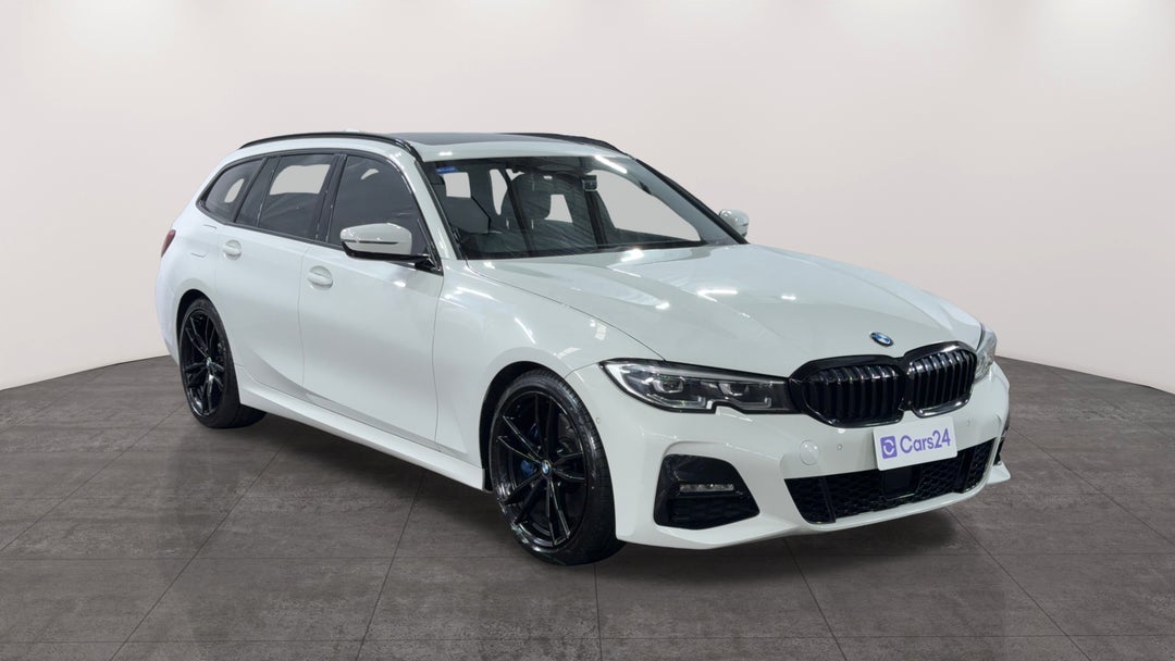 2020 BMW 3 30i Touring M Sport, Automatic, 43250 km, Right Front Diagonal (45- Degree) View