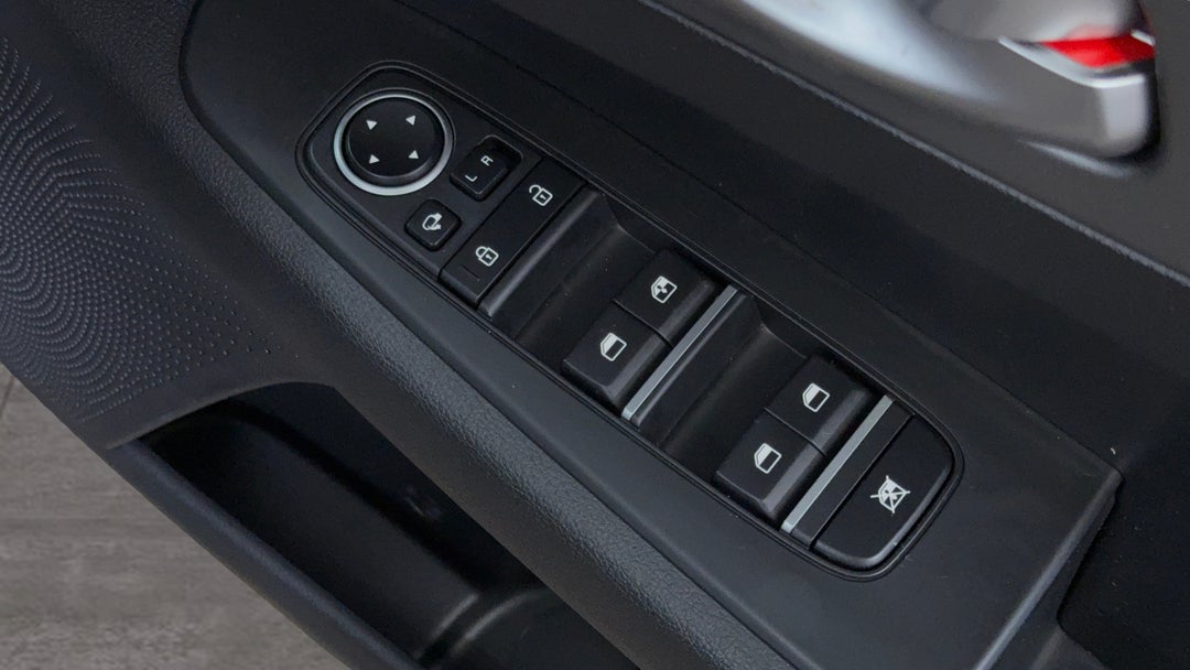 2021 Kia Cerato Sport, Automatic, 34749 km, Drivers Side Door Panel Controls