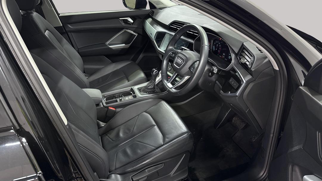2022 Audi Q3 35 Tfsi, Automatic, 13655 km, Right Side Front Door Cabin View